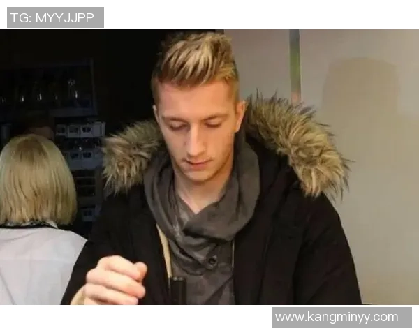 足球明星颜值反差揭秘从场上风采到场下魅力的惊人对比