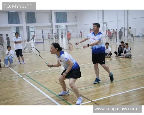 西安羽毛球队团队协作模式深度解析与其他球队的对比研究 西安羽毛球队团队协作模式深度解析与其他球队的对比研究